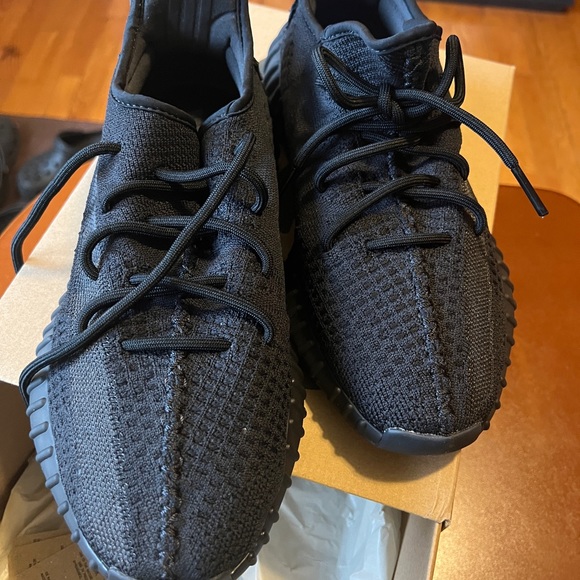Men’s Yeezy 350V2 - Picture 6 of 7